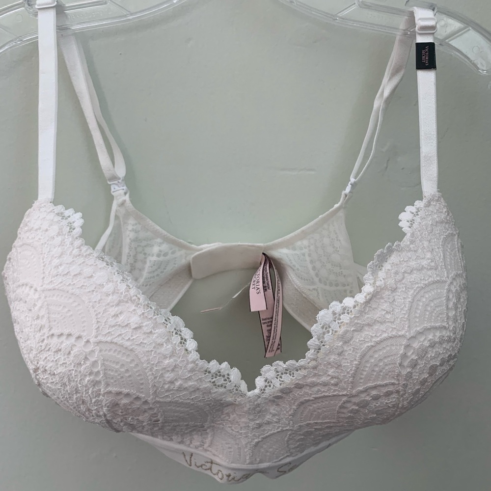 Victoria’s Secret lightly lined bra
